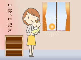 朝日が射す部屋で赤ちゃんを抱く母親